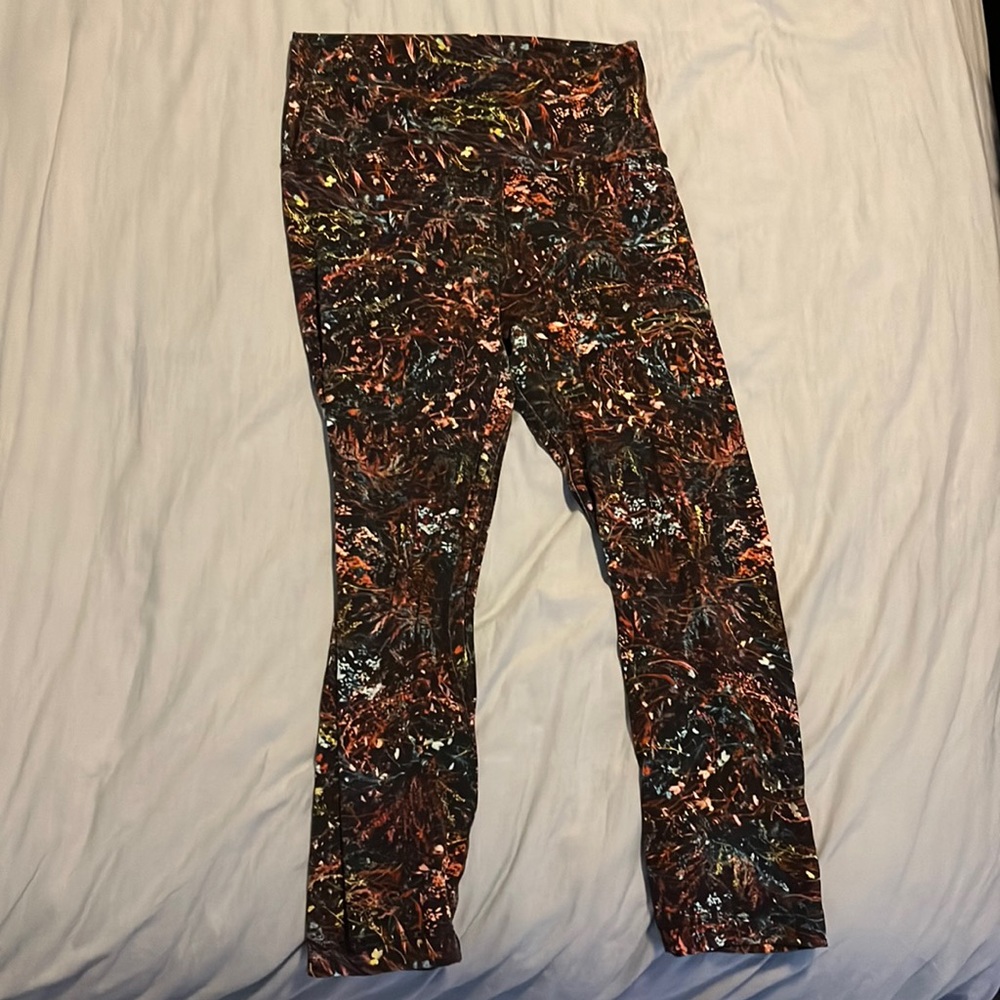 Lululemon size 6 cropped leggings